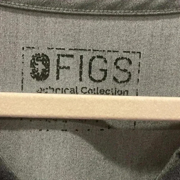 FIGS TECHNICAL COLLECTION GREY SCRUB TOP SIZE LARGE MEDICAL NURSE - Picture 2 of 3